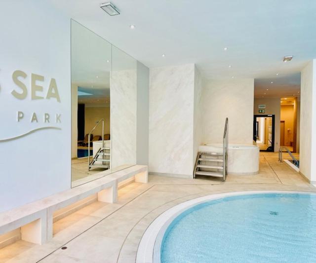 Let'S Sea - 2 Bedroom - Premium Baltic Apartment With Front Sea View Garden And Spa Access غونسكي المظهر الخارجي الصورة
